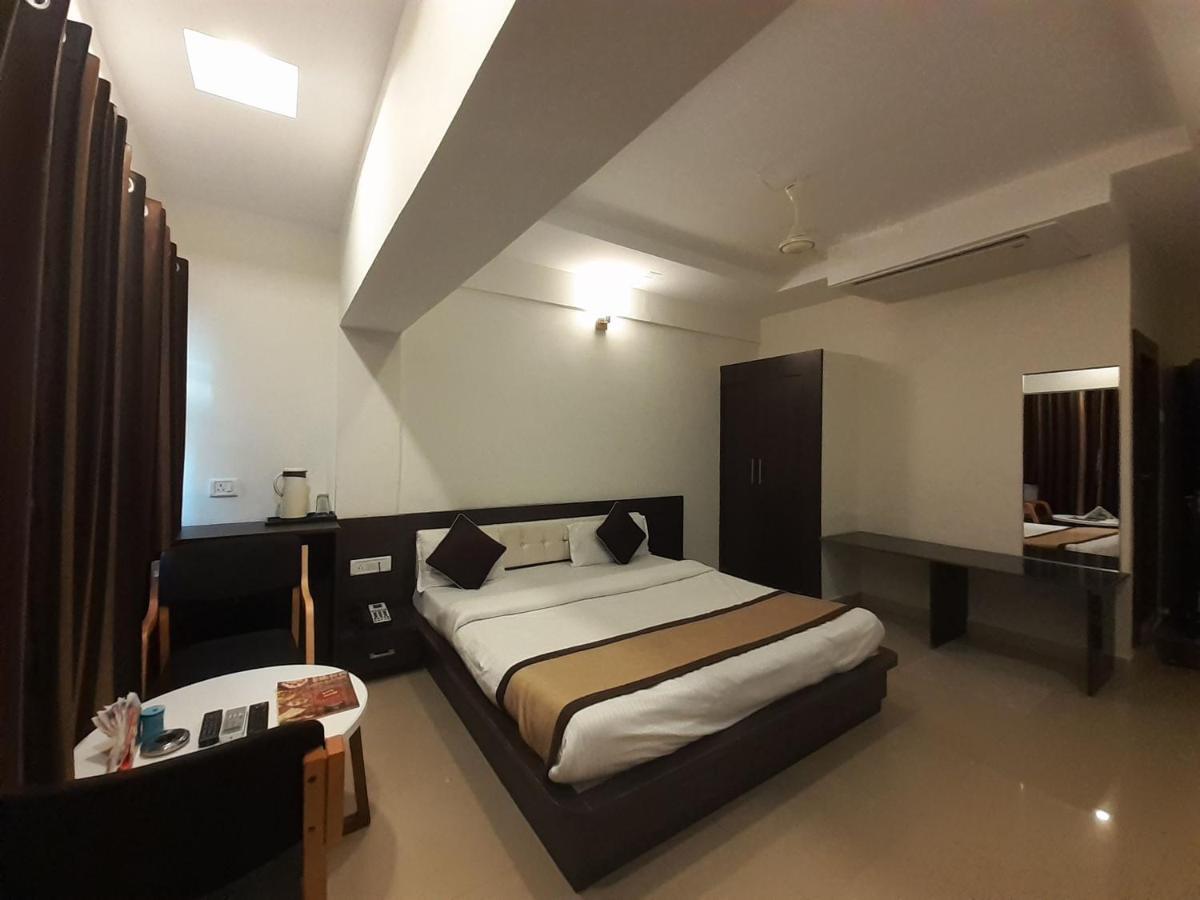 Hotel Bharat Кота Екстериор снимка