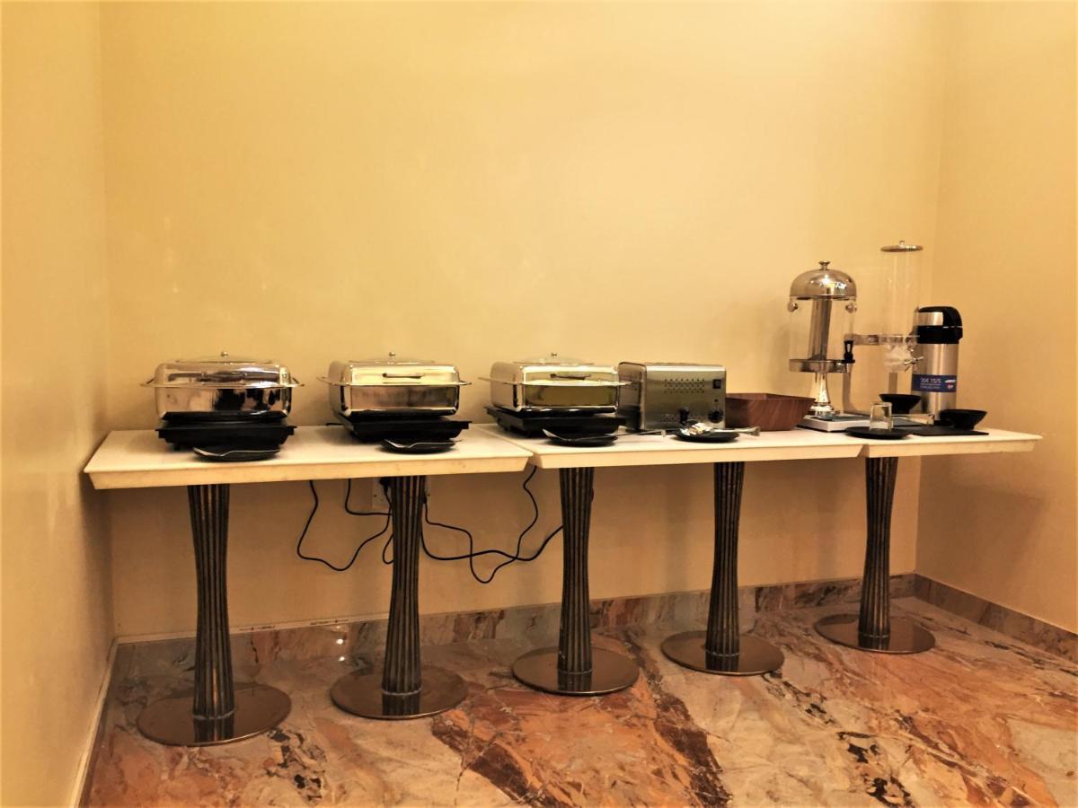 Hotel Bharat Кота Екстериор снимка