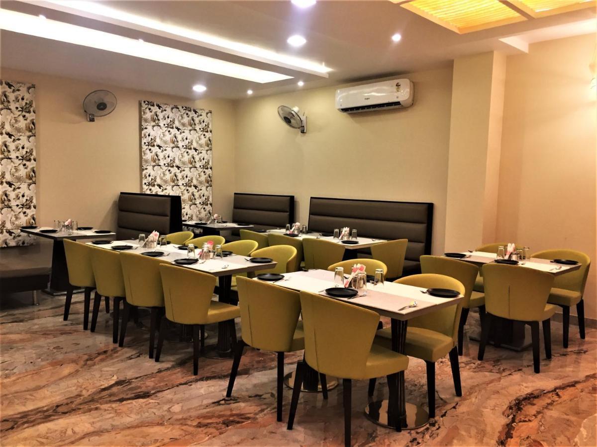 Hotel Bharat Кота Екстериор снимка