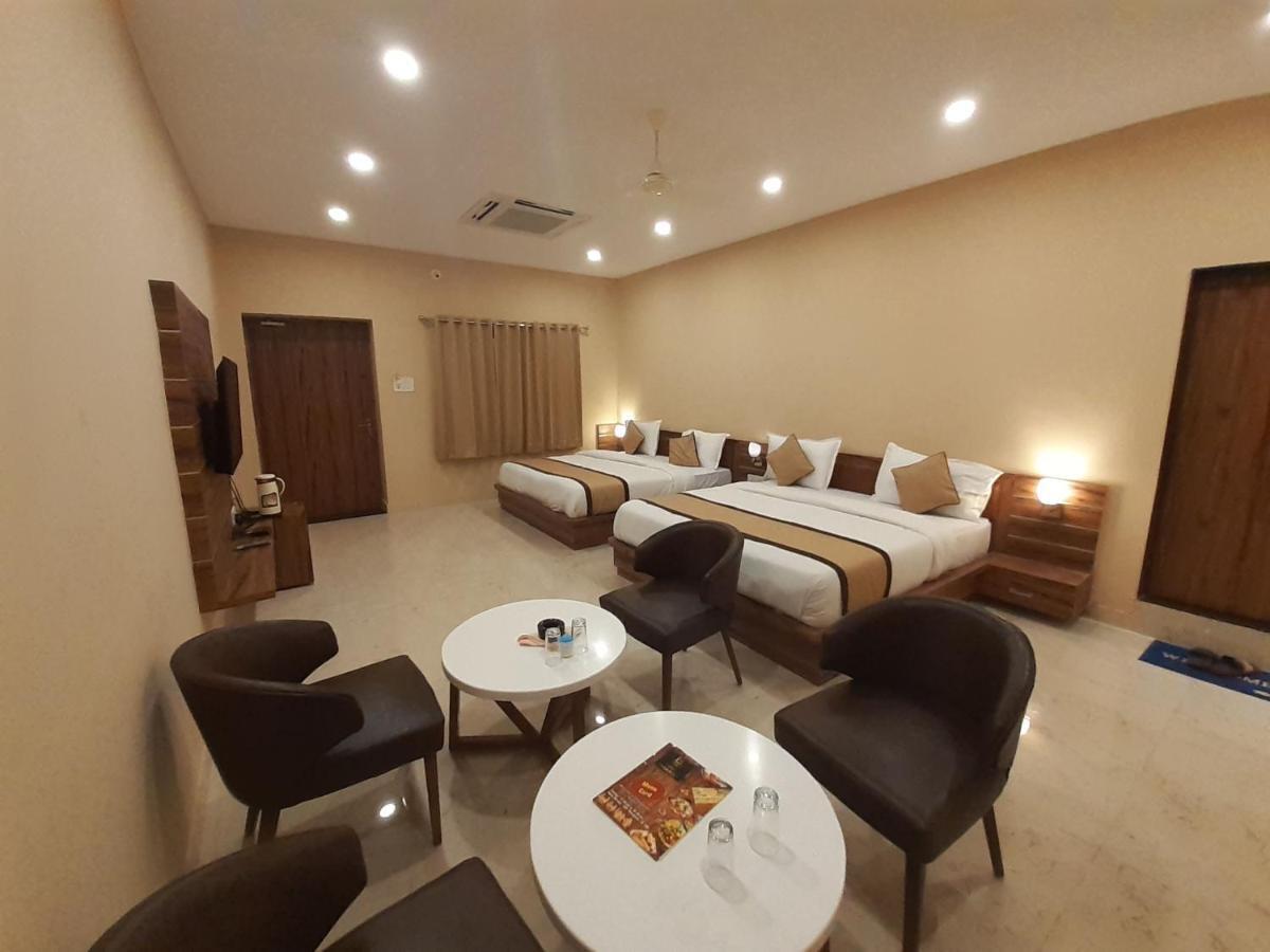 Hotel Bharat Кота Екстериор снимка