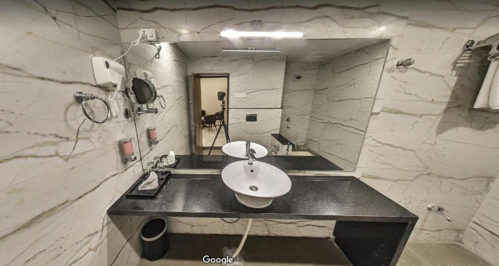 Hotel Bharat Кота Екстериор снимка