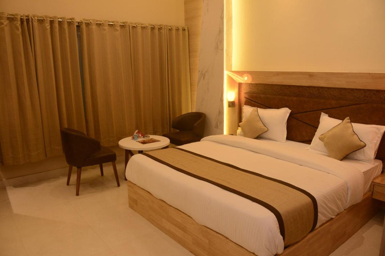 Hotel Bharat Кота Екстериор снимка