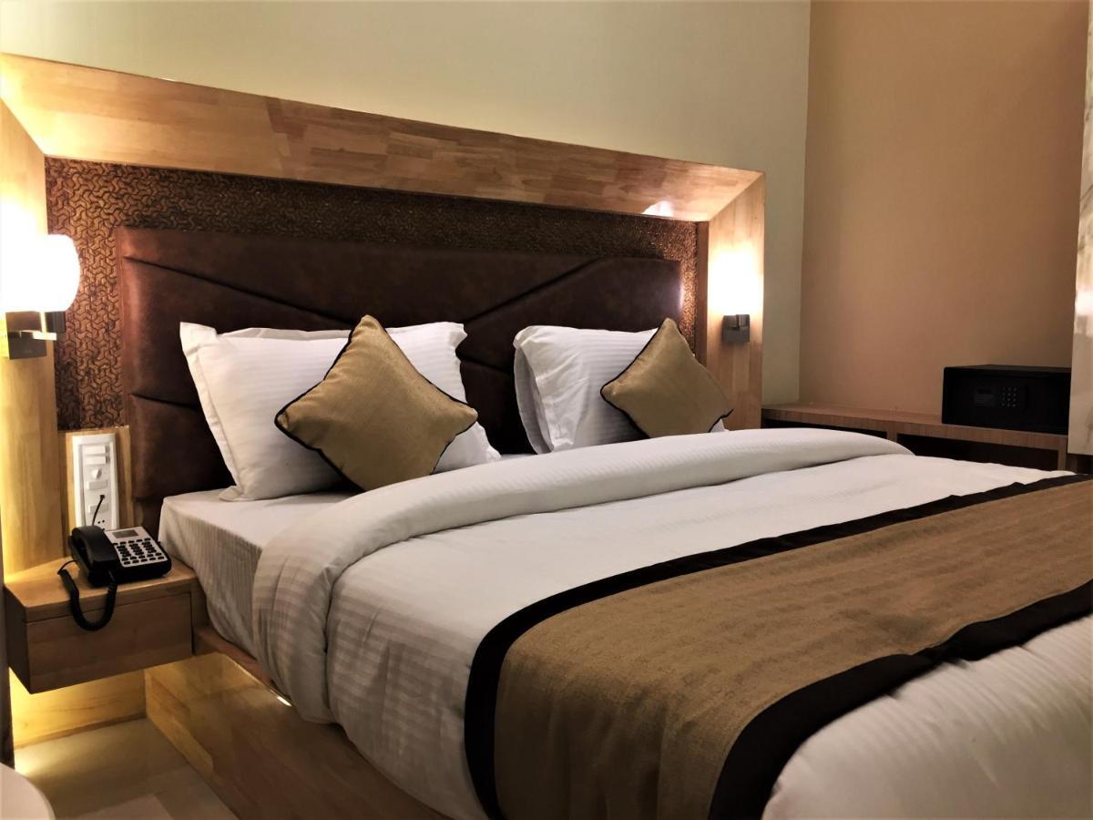 Hotel Bharat Кота Екстериор снимка