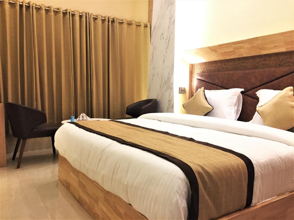 Hotel Bharat Кота Екстериор снимка