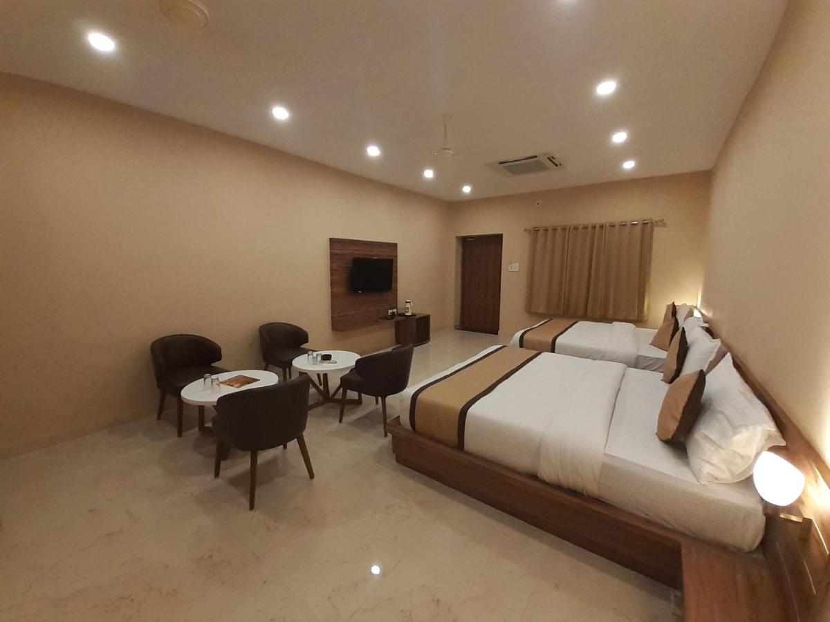 Hotel Bharat Кота Екстериор снимка