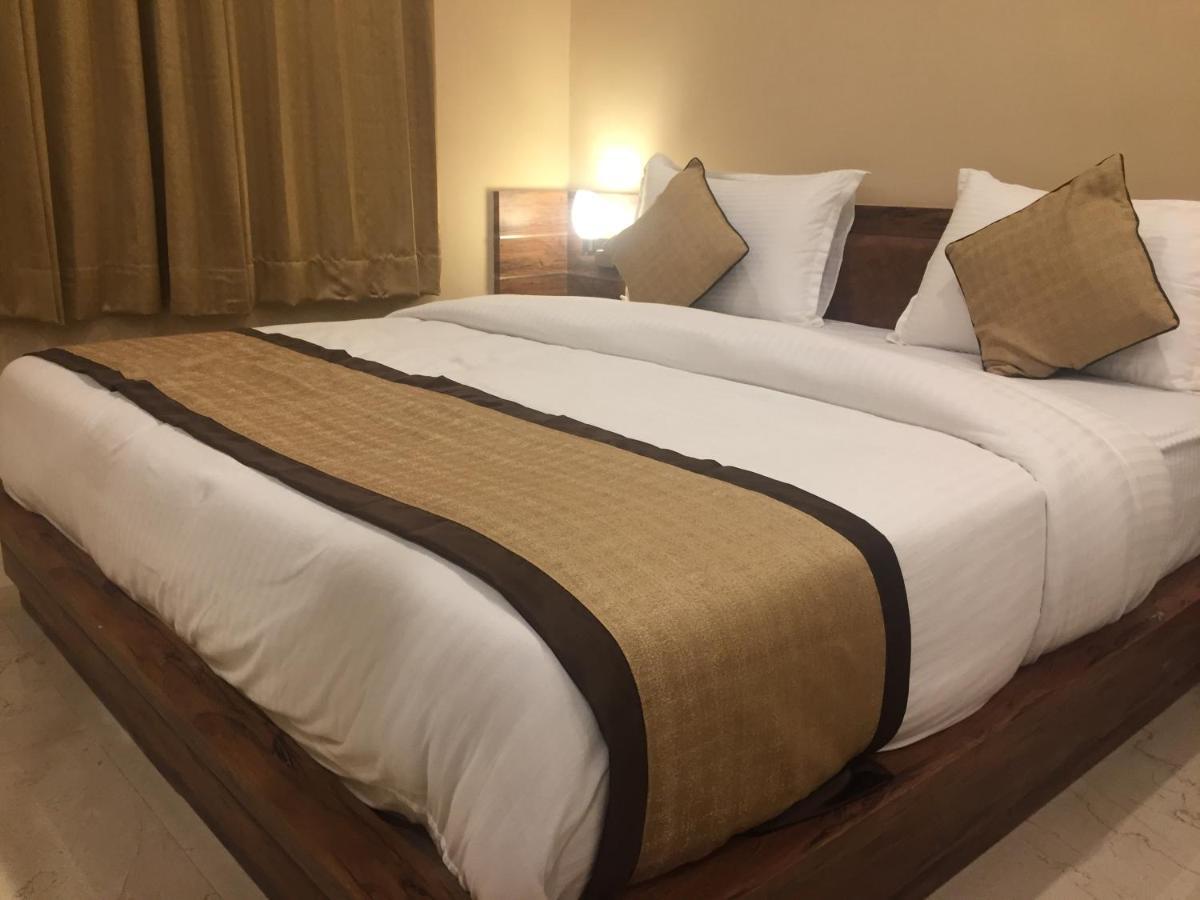 Hotel Bharat Кота Екстериор снимка