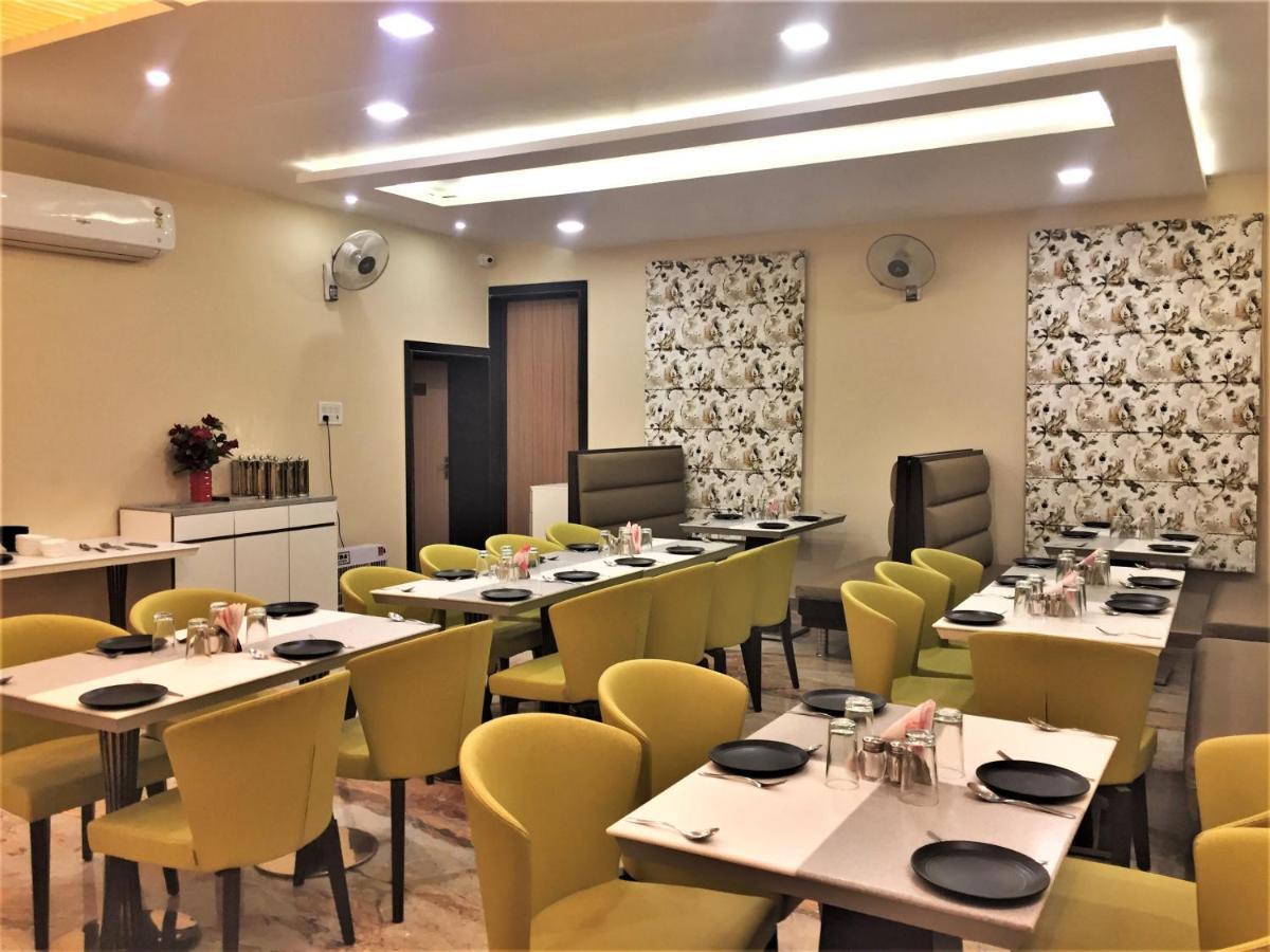 Hotel Bharat Кота Екстериор снимка