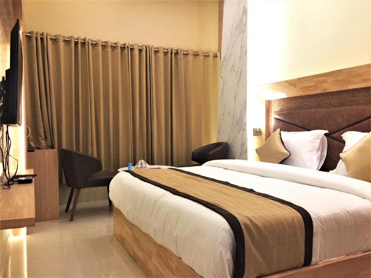 Hotel Bharat Кота Екстериор снимка