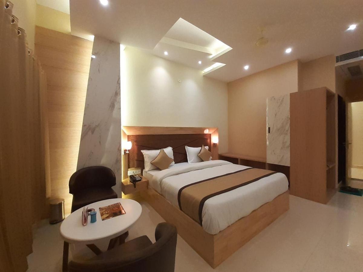 Hotel Bharat Кота Екстериор снимка