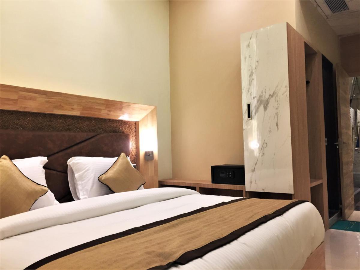 Hotel Bharat Кота Екстериор снимка