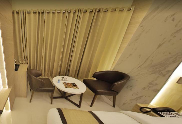 Hotel Bharat Кота Екстериор снимка